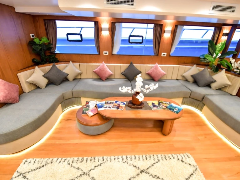 Pronájem lodi Sharm el-Sheikh lákavé ceny Custom Built 333