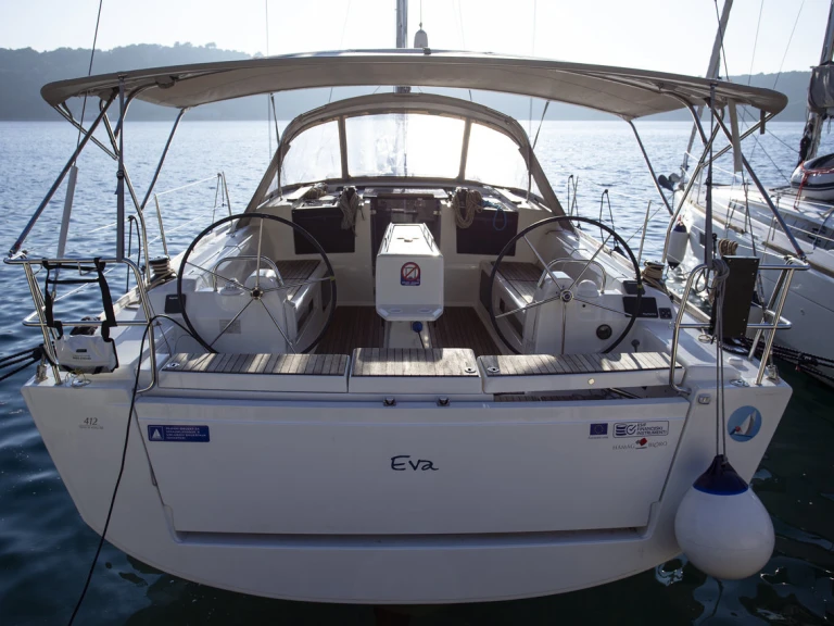 Pronajmout si Dufour Dufour 412 Grand Large v Punat