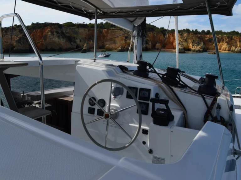Pronajmout si Fountaine Pajot Lucia 40 v Olbia