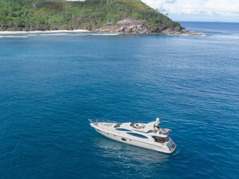 Pronajmout si Azimut Azimut 68 E v Eden Island