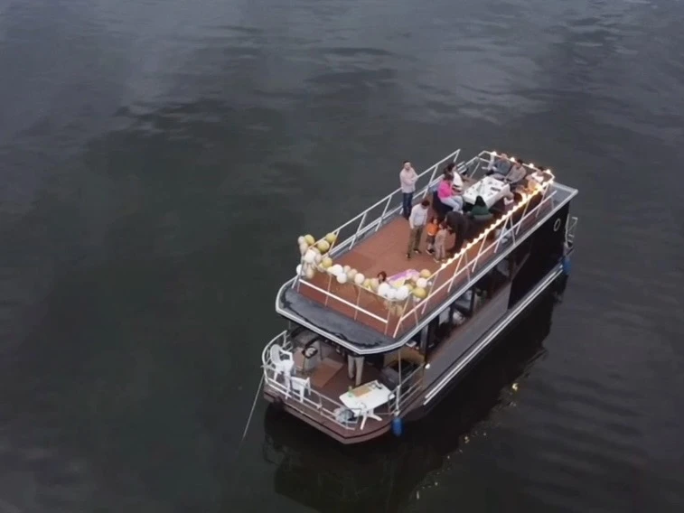 Pronájem lodi Custom Hausboat 1150 v Berlin na Samboatu