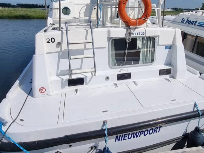 Le Boat Corvette A jednotlivci a charterové společnosti v Saint-Gilles du Gard