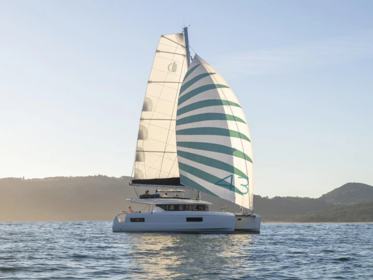 Pronajmout Katamarán se skipperem či ne Lagoon v Bonifacio
