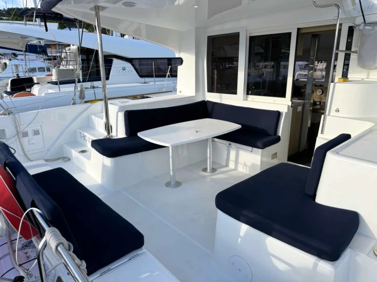 Pronájem lodi Le Marin lákavé ceny Lagoon 40
