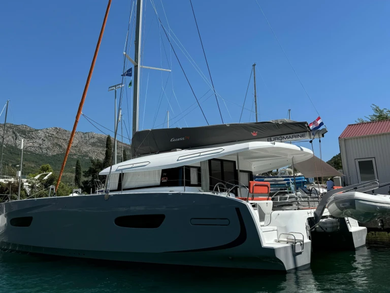 Excess Excess 14 jednotlivci a charterové společnosti v Split