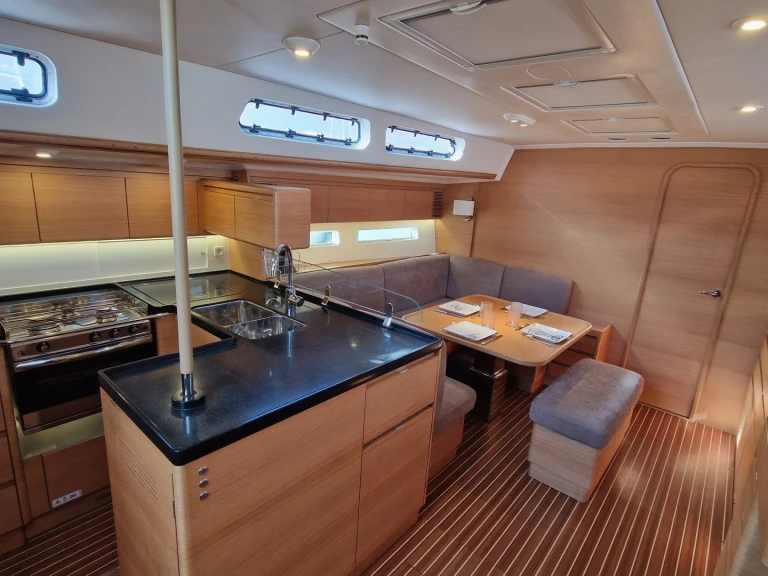 Pronajmout Plachetnice se skipperem či ne X-Yachts v Antibes