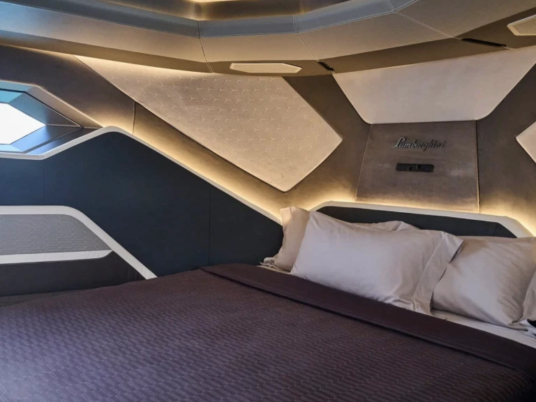 Pronajmout si Tecnomar Lamborghini 63  v Dubai Marina