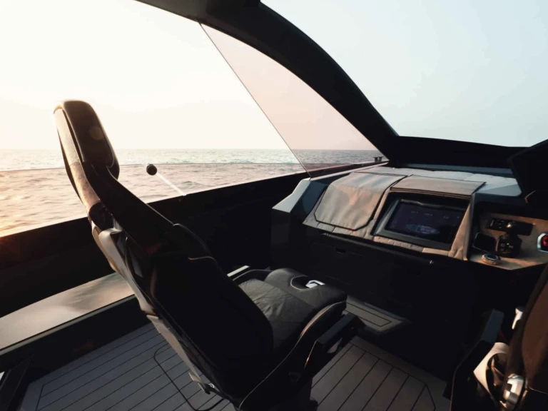 Tecnomar Lamborghini 63  jednotlivci a charterové společnosti v Dubai Marina